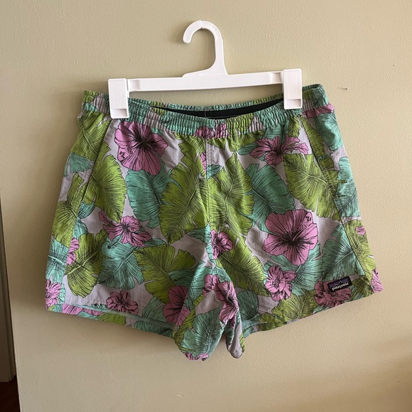 Women’s Tropical Print Patagonia Baggies Shorts 5” Inseam - Picture 1 of 4